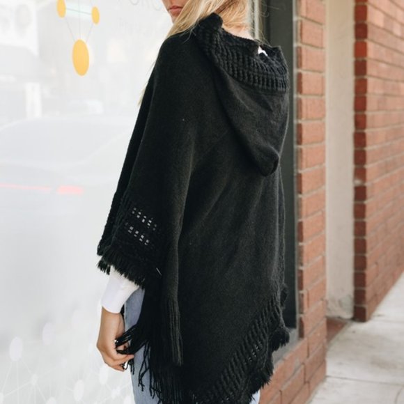 Cozy Autumn Hooded Poncho Black - Picture 6 of 9